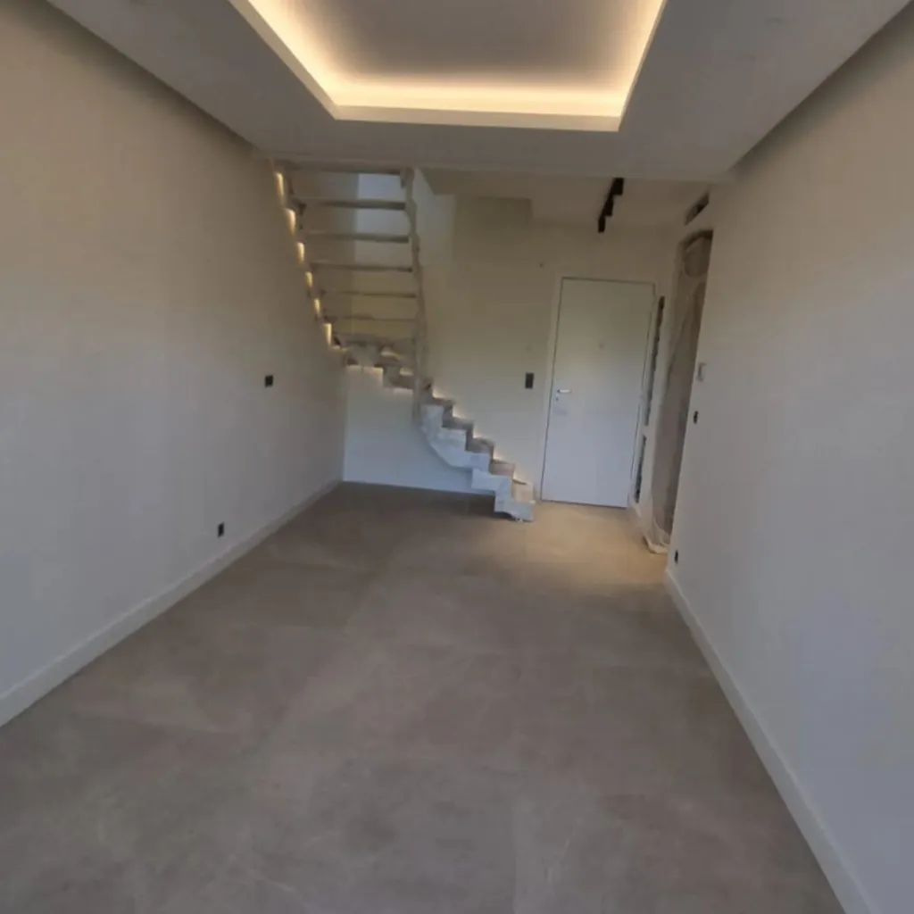 Plafond led et escalier eclaire