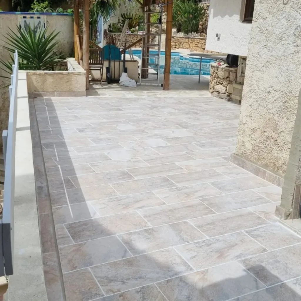 Terrasse carrelee vue d ensemble