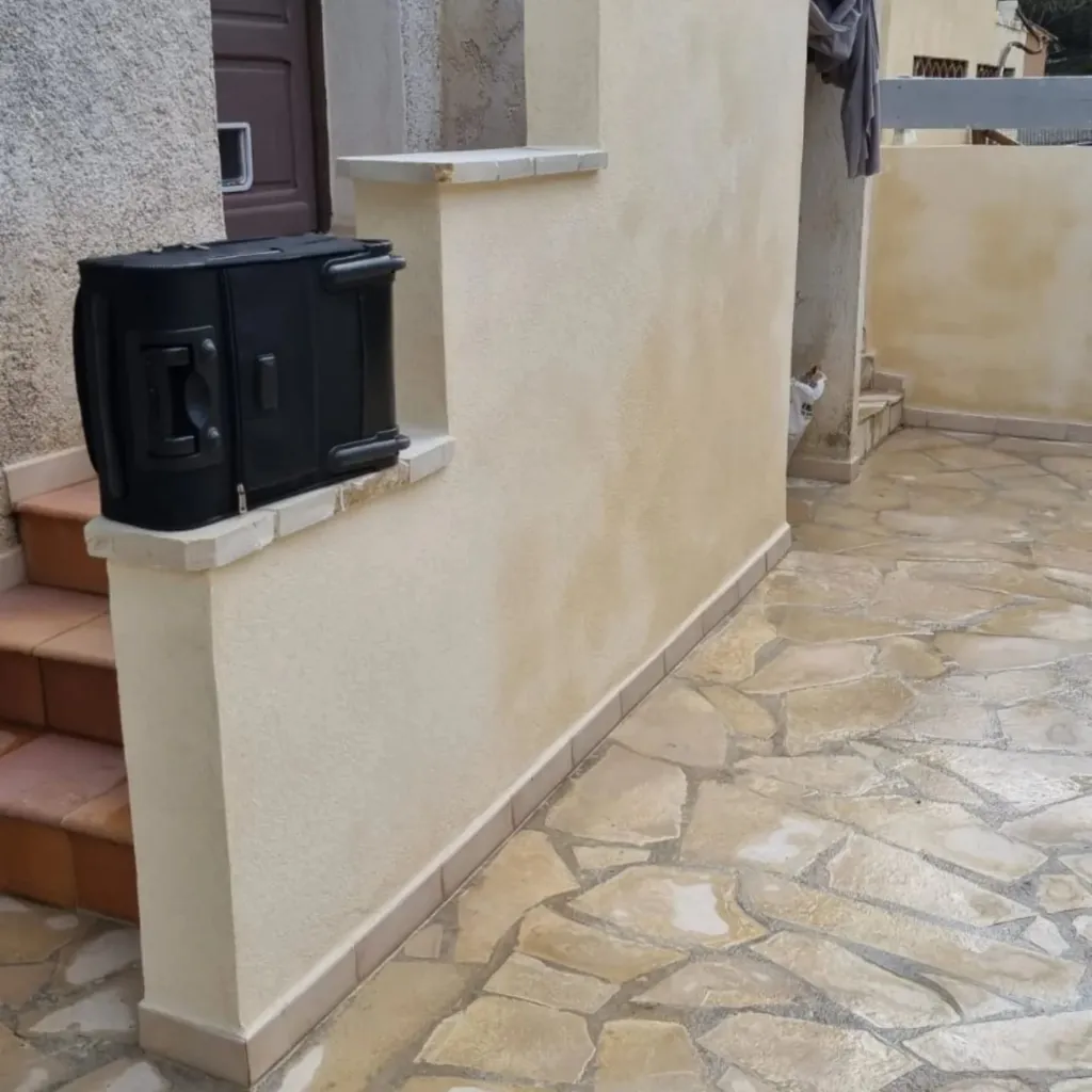 Muret enduit et dallage