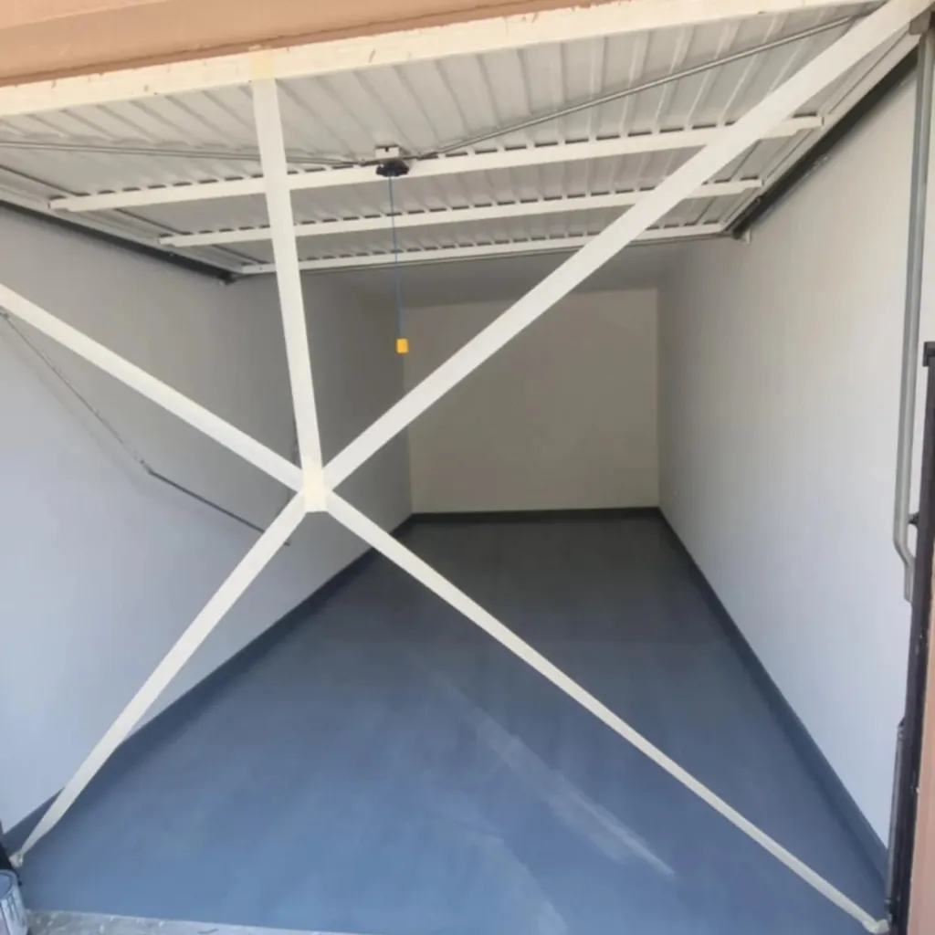 Garage sol resine bleu fini